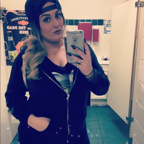 Meet your Posher, Brittany - Picture 3 of 3